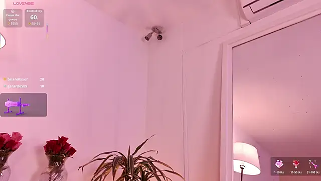 LylaPeachh_ webcam