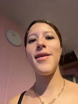 Webcam Model (Ally_sunnn)  is live.Free join now!