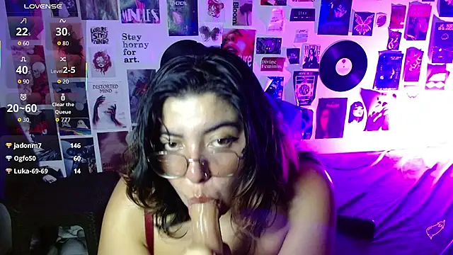 Roxy_f_w webcam