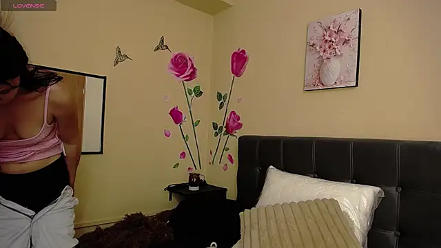 brendarojas_ - BrendaRojas_'s free webcam - UK Sex Cams