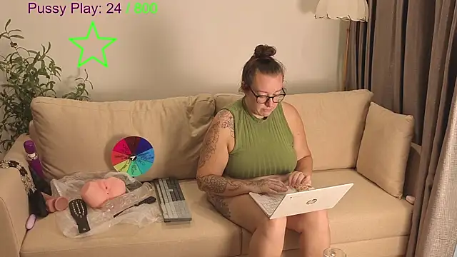 JadeStarUK webcam