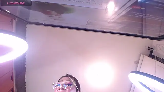_Alexaavandercloude webcam