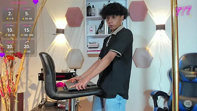 _taylor_black webcam