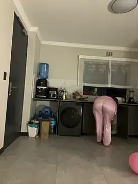 CurvyDesire1