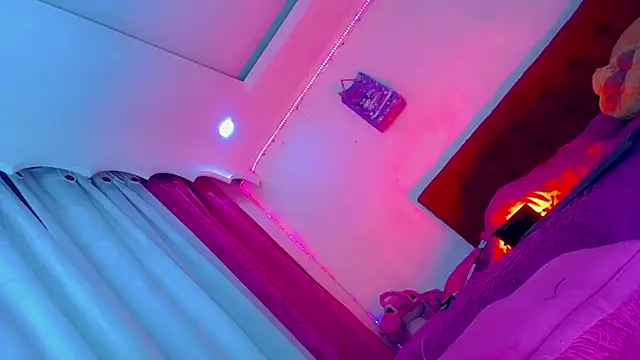 NahomiCamper live sex cam