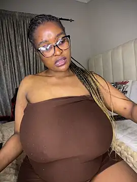 Webcam Model (Bustygoddess32)  is live.Free join now!
