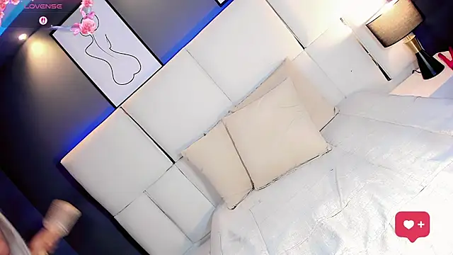 Kornylovee webcam