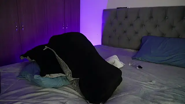 tay_ler3 webcam