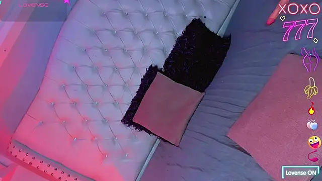 Maia_Hotts webcam