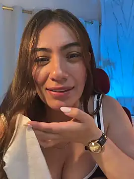 Webcam Model (emmily_d)  is live.Free join now!
