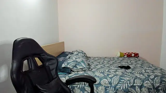 nina_pons webcam