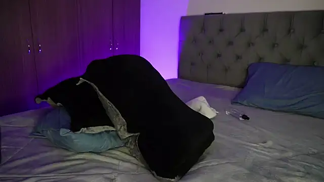 tay_ler3 webcam