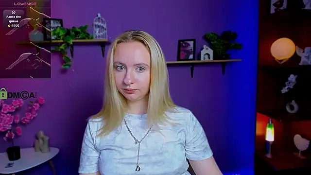 mila_glow1 webcam