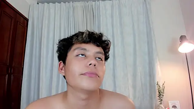 chico_medusa (M twink) - take your clothes off + jerk off