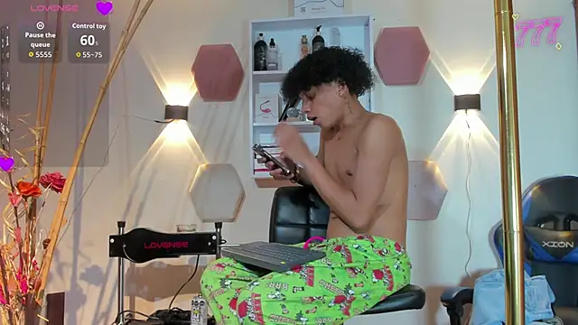 _taylor_black webcam