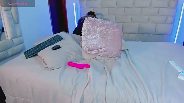 MikaelaStone webcam