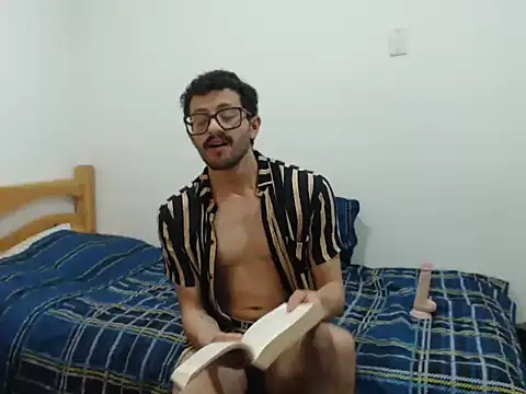 CuriousTomX webcam