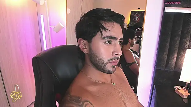 ItsMeEros Live Webcam on Stripchat