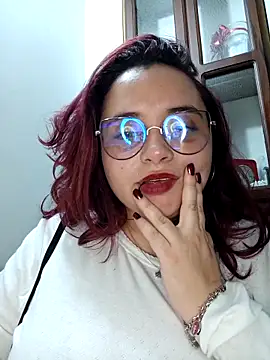 CURVY-HORNY webcam