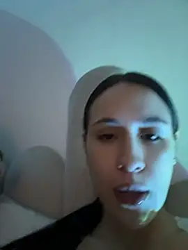 Webcam Model (SerenaFox_)  is live.Free join now!