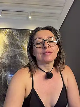 Yelena03 live sex cam