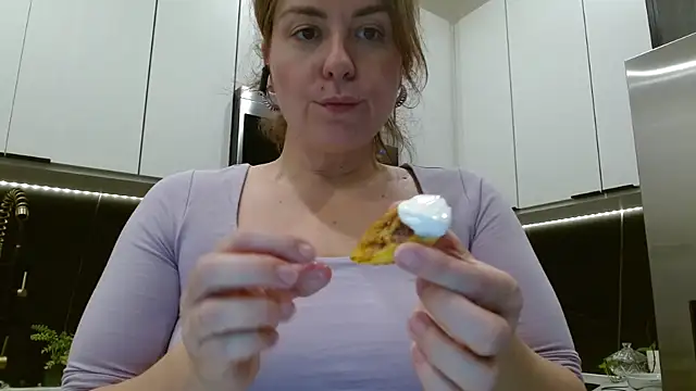 HazelSkyesChat webcam