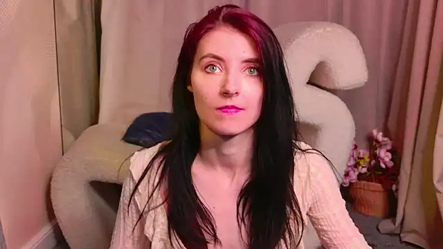 NicoleLuxe webcam