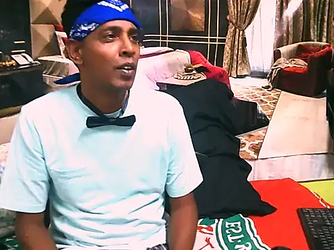 IndianHunk01 webcam