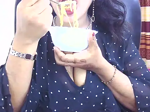 Noor_Zarin webcam
