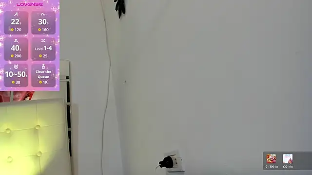 MiaEvans0 webcam