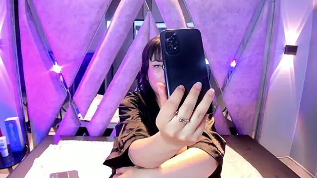 Mishell_22_ webcam