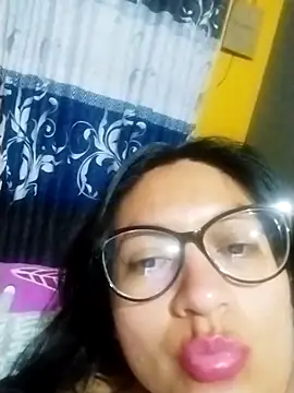 LatinSquirtBaby webcam