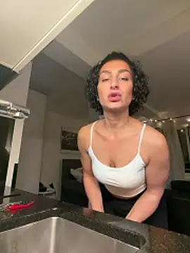 CurlyRouge webcam