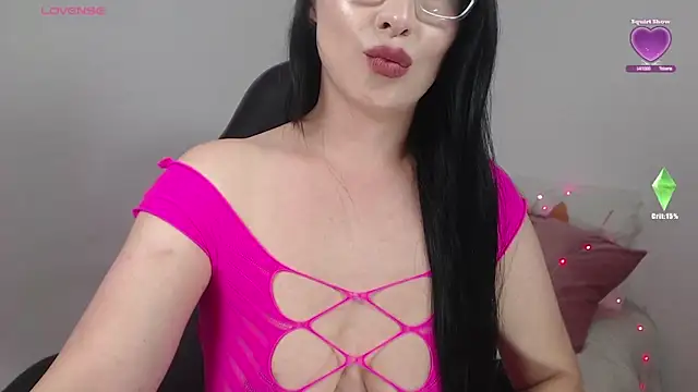 Emma_Hotkiss webcam