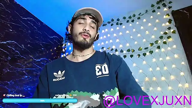 LovexJuxn8 webcam