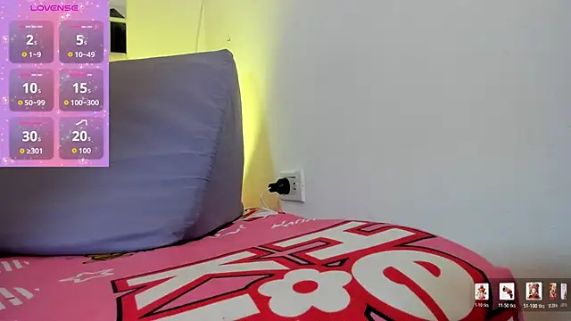 MiaEvans0 webcam