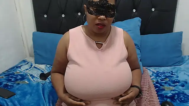 CreamyhotBoobs webcam