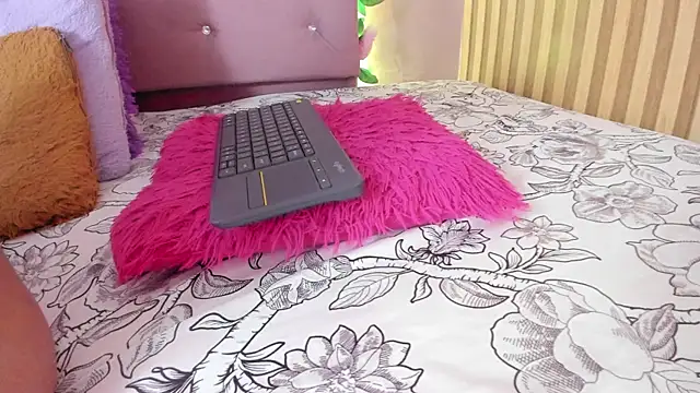 lovely__kiss__ from StripChat is Freechat