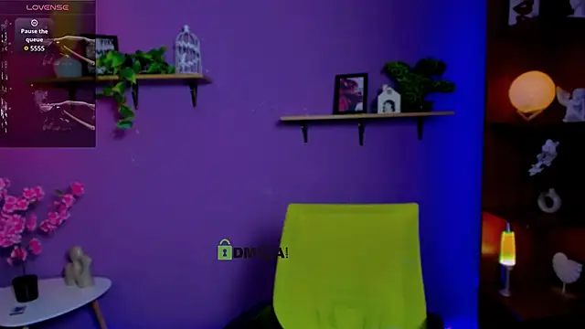 mila_glow1 webcam