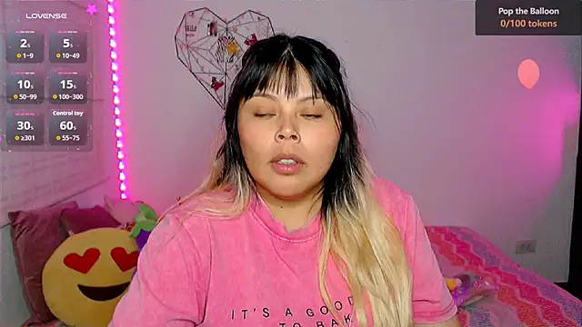 EllieMoonX webcam
