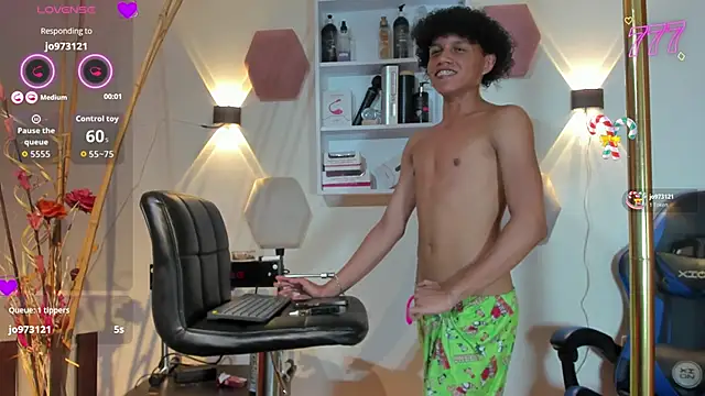 _taylor_black webcam