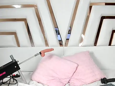 MiaKleinX webcam