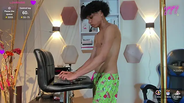 _taylor_black webcam