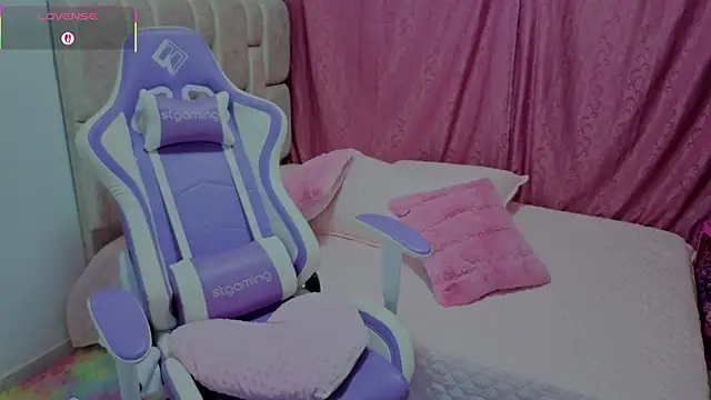 Naomilaurent webcam