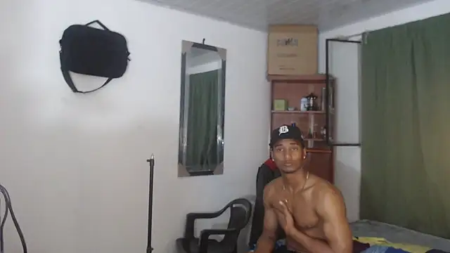 Dani-brown webcam