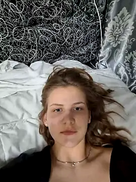 mooniekiss - Mooniekiss's free webcam - UK Sex Cams