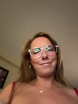 prettyprofessorpeach from StripChat is Freechat