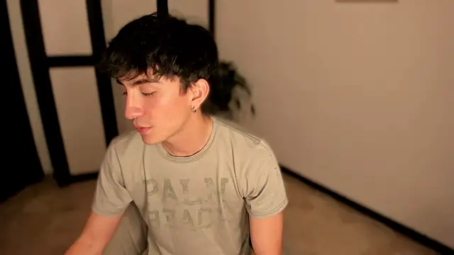 sweettaaron01 webcam