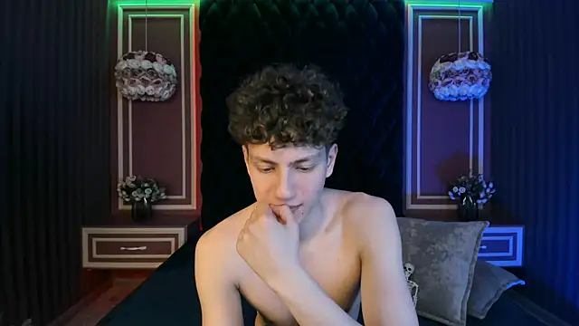 StefanBev Live Webcam on Stripchat