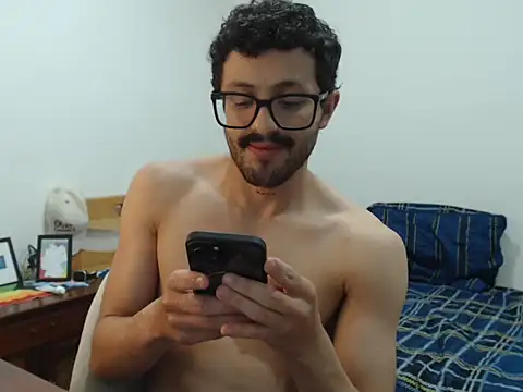 CuriousTomX webcam